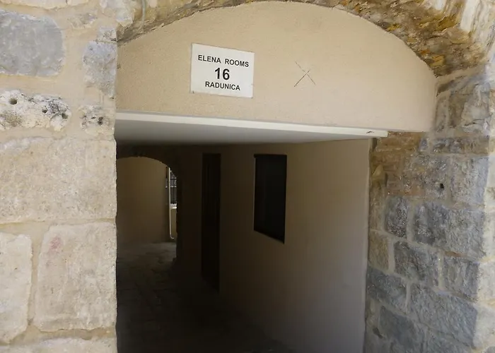 Elena בית הארחה