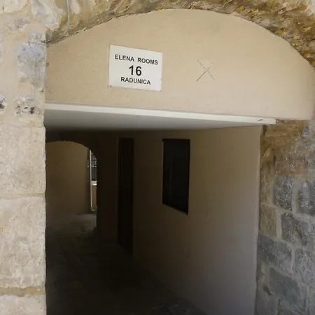 Elena Πανσιόν