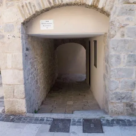 Πανσιόν Elena Σπλιτ