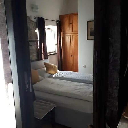 Πανσιόν Elena Σπλιτ