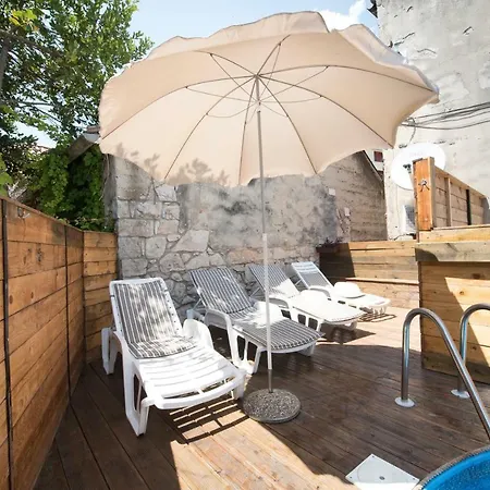 Πανσιόν Elena