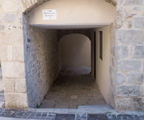 Πανσιόν Elena Σπλιτ